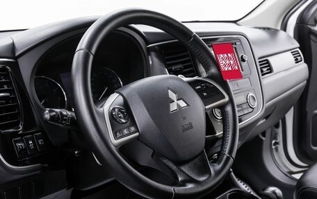 Mitsubishi Outlander III рестайлинг 3, 2013 год, 1 395 000 рублей, 11 фотография