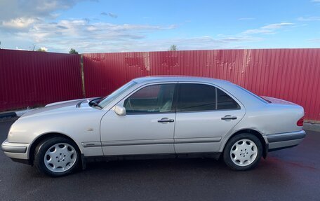 Mercedes-Benz E-Класс, 1998 год, 600 000 рублей, 3 фотография