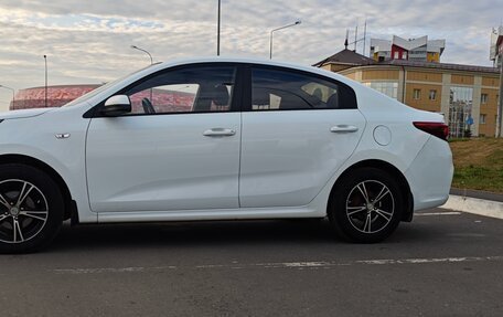 KIA Rio IV, 2018 год, 1 600 000 рублей, 2 фотография