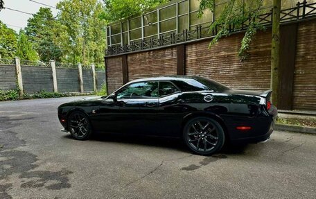 Dodge Challenger III рестайлинг 2, 2021 год, 5 499 000 рублей, 2 фотография