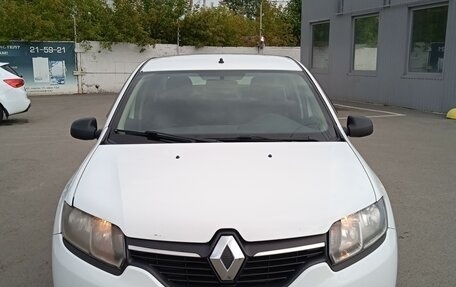 Renault Logan II, 2017 год, 570 000 рублей, 3 фотография