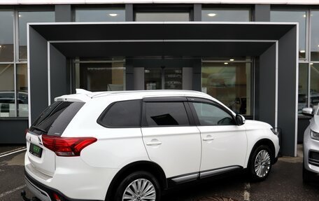 Mitsubishi Outlander III рестайлинг 3, 2018 год, 2 149 000 рублей, 3 фотография