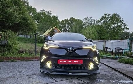 Toyota C-HR I рестайлинг, 2017 год, 2 135 000 рублей, 2 фотография