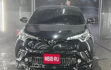 Toyota C-HR I рестайлинг, 2017 год, 2 135 000 рублей, 24 фотография