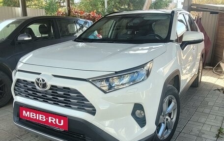 Toyota RAV4, 2021 год, 4 600 000 рублей, 2 фотография