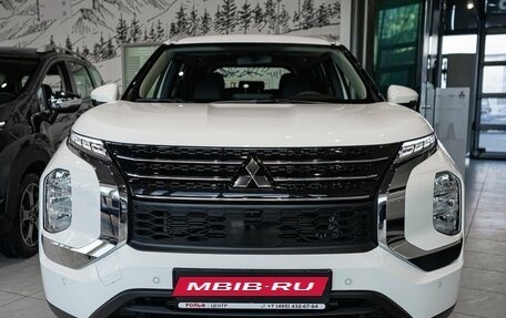 Mitsubishi Outlander, 2024 год, 5 600 000 рублей, 2 фотография