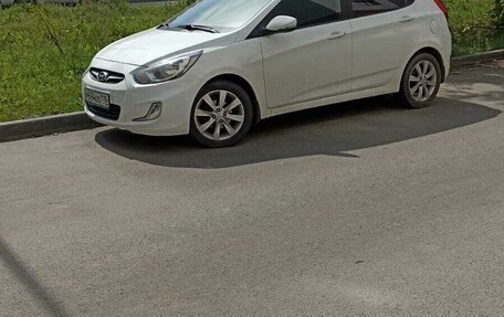 Hyundai Solaris II рестайлинг, 2012 год, 960 000 рублей, 2 фотография