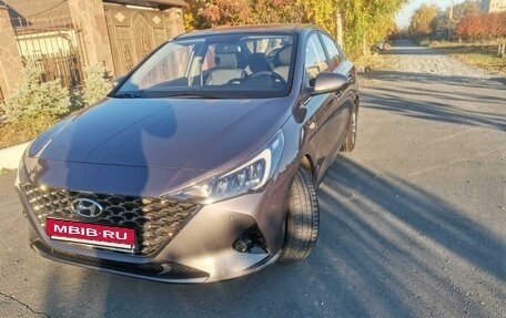 Hyundai Solaris II рестайлинг, 2021 год, 1 799 999 рублей, 4 фотография