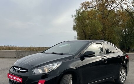 Hyundai Solaris II рестайлинг, 2012 год, 860 000 рублей, 3 фотография