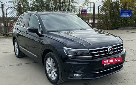 Volkswagen Tiguan II, 2018 год, 3 890 000 рублей, 2 фотография