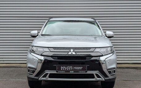 Mitsubishi Outlander III рестайлинг 3, 2022 год, 3 700 000 рублей, 12 фотография