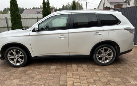 Mitsubishi Outlander III рестайлинг 3, 2014 год, 1 625 000 рублей, 4 фотография