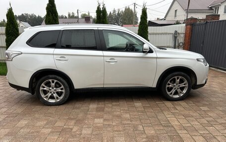 Mitsubishi Outlander III рестайлинг 3, 2014 год, 1 625 000 рублей, 3 фотография