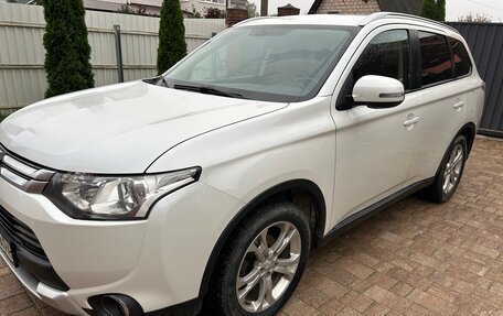 Mitsubishi Outlander III рестайлинг 3, 2014 год, 1 625 000 рублей, 5 фотография