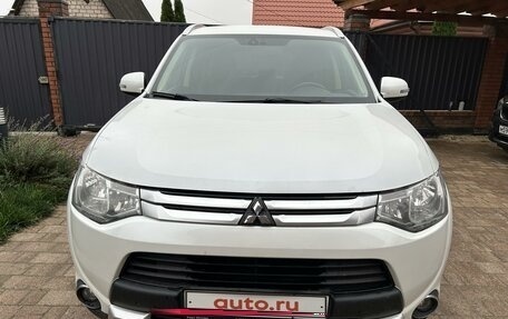 Mitsubishi Outlander III рестайлинг 3, 2014 год, 1 625 000 рублей, 2 фотография