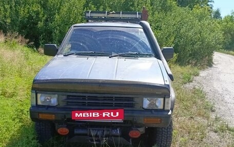 Nissan Terrano II рестайлинг, 1990 год, 850 000 рублей, 3 фотография