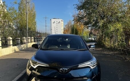 Toyota C-HR I рестайлинг, 2019 год, 2 190 000 рублей, 13 фотография