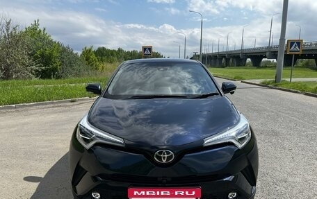 Toyota C-HR I рестайлинг, 2019 год, 2 190 000 рублей, 23 фотография