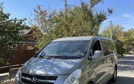 Hyundai Grand Starex Grand Starex I рестайлинг 2, 2011 год, 1 900 000 рублей, 2 фотография