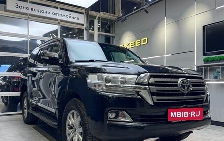 Toyota Land Cruiser 200, 2016 год, 5 879 000 рублей, 3 фотография