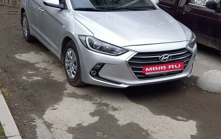 Hyundai Elantra VI рестайлинг, 2017 год, 1 250 000 рублей, 3 фотография