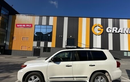 Toyota Land Cruiser 200, 2012 год, 3 990 000 рублей, 2 фотография