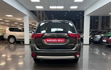 Mitsubishi Outlander III рестайлинг 3, 2017 год, 2 195 000 рублей, 4 фотография