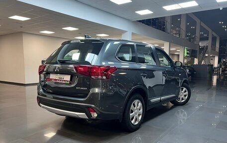 Mitsubishi Outlander III рестайлинг 3, 2017 год, 2 195 000 рублей, 2 фотография