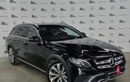 Mercedes-Benz E-Класс, 2019 год, 4 500 000 рублей, 3 фотография