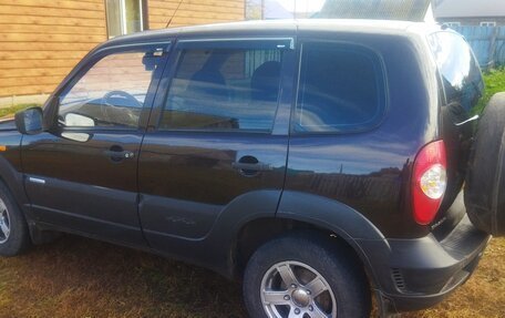 Chevrolet Niva I рестайлинг, 2010 год, 490 000 рублей, 2 фотография