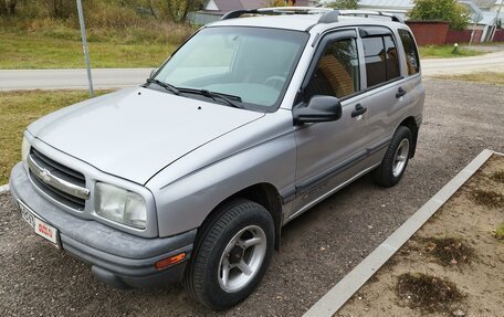 Chevrolet Tracker II, 2001 год, 500 000 рублей, 2 фотография