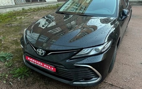 Toyota Camry, 2023 год, 3 649 000 рублей, 2 фотография