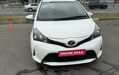 Toyota Vitz, 2015 год, 1 300 000 рублей, 1 фотография