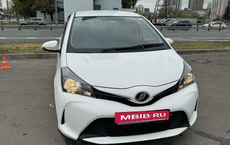 Toyota Vitz, 2015 год, 1 300 000 рублей, 2 фотография