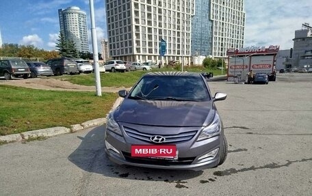 Hyundai Solaris II рестайлинг, 2015 год, 700 000 рублей, 13 фотография