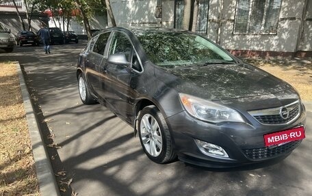 Opel Astra J, 2011 год, 970 000 рублей, 2 фотография