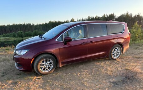 Chrysler Pacifica (RU), 2016 год, 2 700 000 рублей, 7 фотография