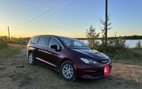 Chrysler Pacifica (RU), 2016 год, 2 700 000 рублей, 9 фотография