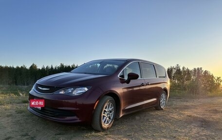 Chrysler Pacifica (RU), 2016 год, 2 700 000 рублей, 8 фотография