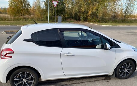 Peugeot 208 II, 2013 год, 949 000 рублей, 13 фотография