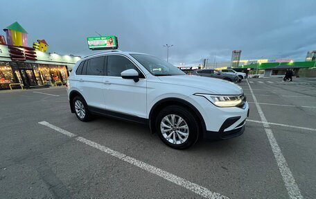 Volkswagen Tiguan II, 2021 год, 3 200 000 рублей, 2 фотография