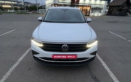 Volkswagen Tiguan II, 2021 год, 3 200 000 рублей, 1 фотография