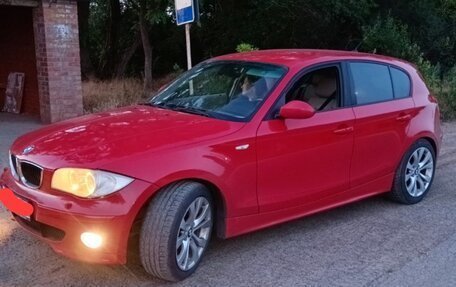 BMW 1 серия, 2006 год, 900 000 рублей, 1 фотография