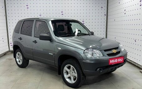 Chevrolet Niva I рестайлинг, 2015 год, 799 000 рублей, 3 фотография