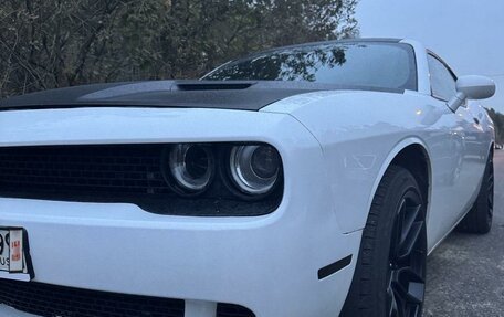 Dodge Challenger III рестайлинг 2, 2016 год, 3 400 000 рублей, 8 фотография