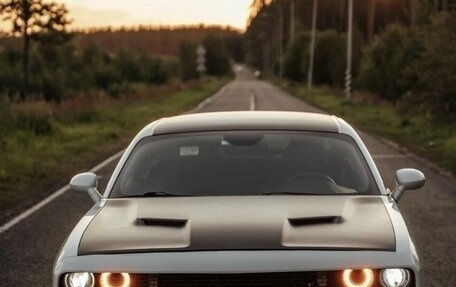 Dodge Challenger III рестайлинг 2, 2016 год, 3 400 000 рублей, 5 фотография