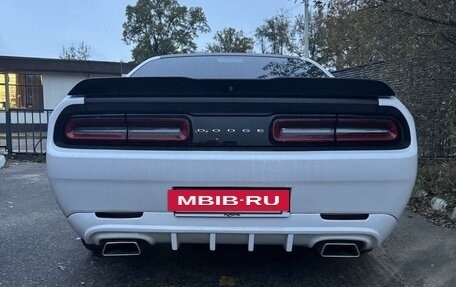 Dodge Challenger III рестайлинг 2, 2016 год, 3 400 000 рублей, 10 фотография