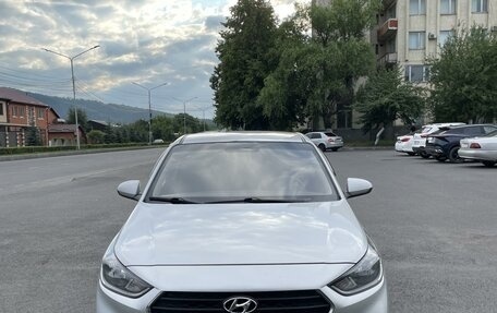 Hyundai Solaris II рестайлинг, 2018 год, 1 350 000 рублей, 2 фотография