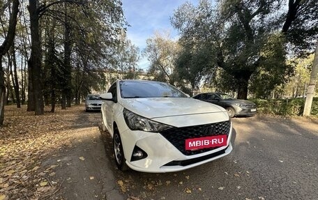 Hyundai Solaris II рестайлинг, 2018 год, 980 000 рублей, 2 фотография