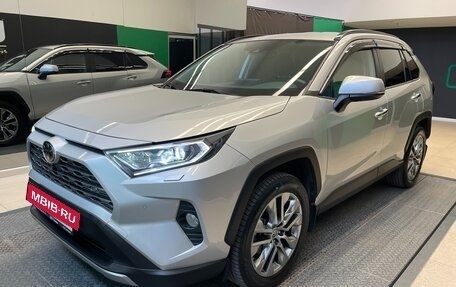 Toyota RAV4, 2022 год, 4 250 000 рублей, 4 фотография